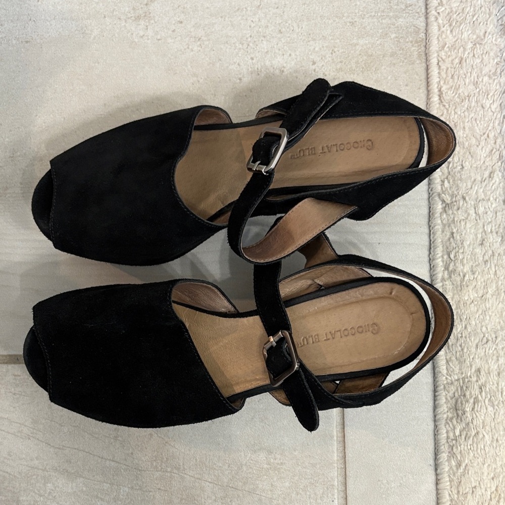 Chocolat Blu Women's Black Peep-Toe Sandals